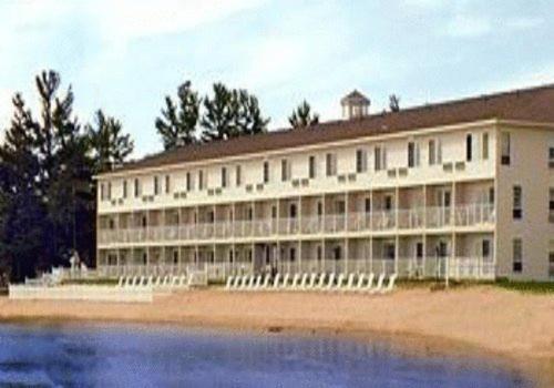 Bridge Vista Beach Hotel And Convention Center Mackinaw City Eksteriør billede