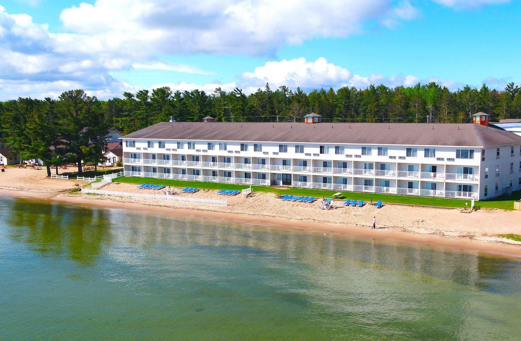 Bridge Vista Beach Hotel And Convention Center Mackinaw City Eksteriør billede